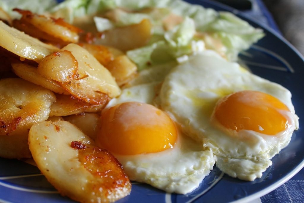 fried potatoes, fried eggs, eggs-5296671.jpg